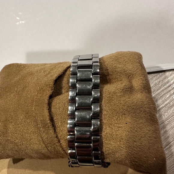 Fashion Watch Women’s Pre Owned - Picture 3 of 4